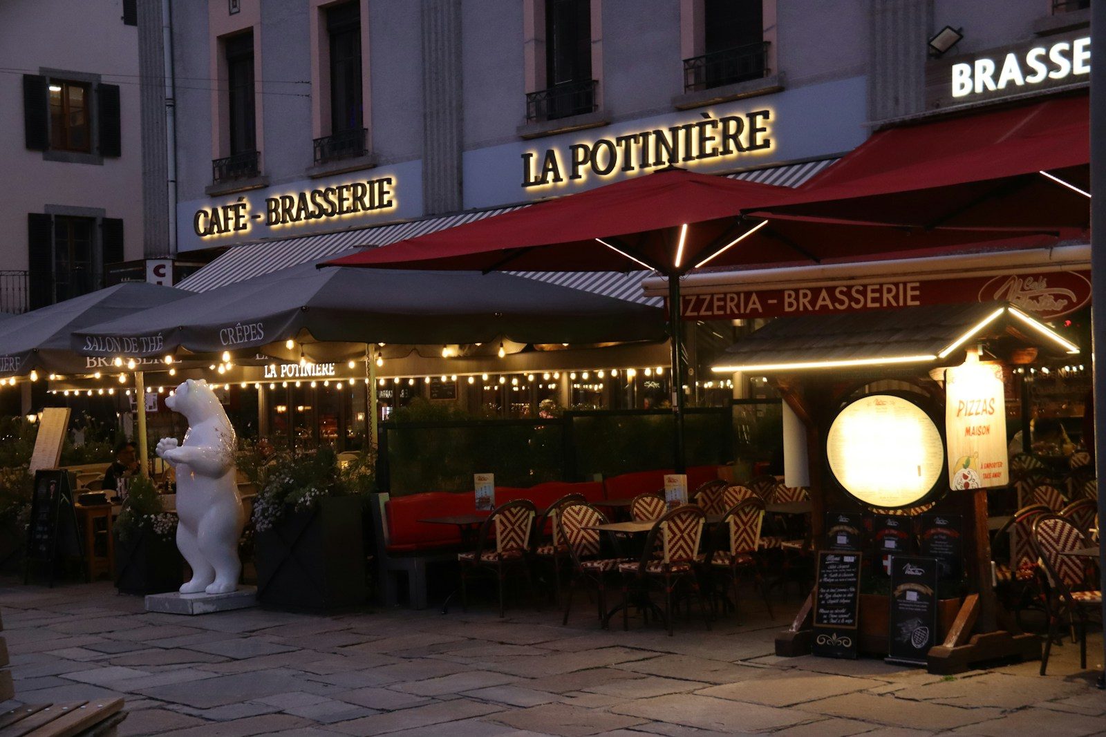 La terrasse, au soir